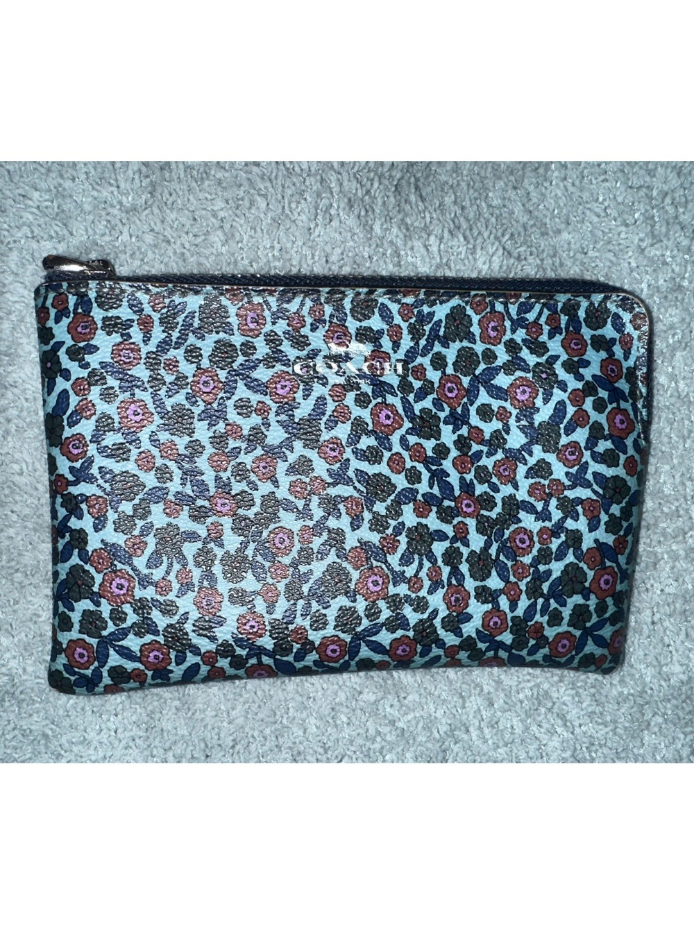 COACH Ranch Floral Wristlet / Wallet